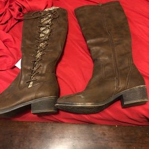Ladies knee high boots
